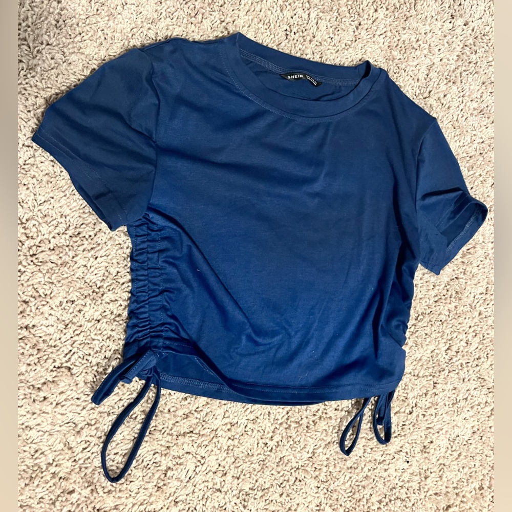 Navy blue crop t-shirt